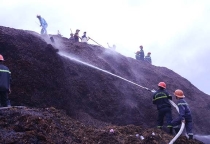 Cháy lớn tại kho dăm gỗ, hàng trăm tỷ đồng bị thiêu rụi