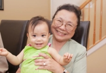 ‘Bà ơi, cháu no rồi không ăn nổi nữa’, nói xong bé 3 tuổi đi ngủ trưa và không bao giờ dậy nữa