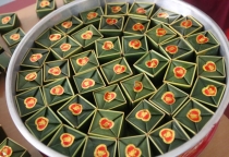 tìm nam nhỏ tuổi phụ làm bánh