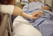 CHĂM SÓC NGƯỜI GIÀ NUÔI NGƯỜI BỆNH TẠI PHƯỜNG 14 QUẬN 8