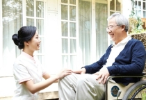 CHĂM SÓC NGƯỜI GIÀ NUÔI NGƯỜI BỆNH TẠI PHƯỜNG 15 QUẬN 11