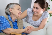 CHĂM SÓC NGƯỜI GIÀ NUÔI NGƯỜI BỆNH TẠI PHƯỜNG 2 QUẬN 10