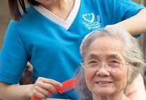 CHĂM SÓC NGƯỜI GIÀ NUÔI NGƯỜI BỆNH TẠI PHƯỜNG 4 QUẬN TÂN BÌNH