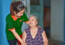 CHĂM SÓC NGƯỜI GIÀ NUÔI NGƯỜI BỆNH TẠI PHƯỜNG PHÚ THỌ HÒA QUẬN TÂN PHÚ