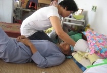 CHĂM SÓC NGƯỜI GIÀ NUÔI NGƯỜI BỆNH TẠI PHƯỜNG TÂN HƯNG THUẬN QUẬN 12