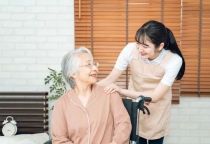 Dịch Vụ Chăm Sóc Người Già Tại Nhà TPHCM – Uy Tín, Tận Tâm