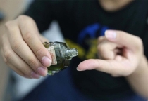 Bôi một giọt dầu gió vào lòng bàn chân: Chữa mất ngủ và nhiều tác dụng khác