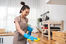 giúp việc ăn ở lại