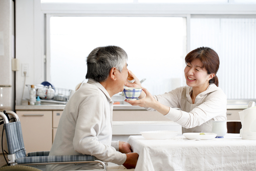 công ty giúp việc tân bình cung cấp người giúp việc chăm người già